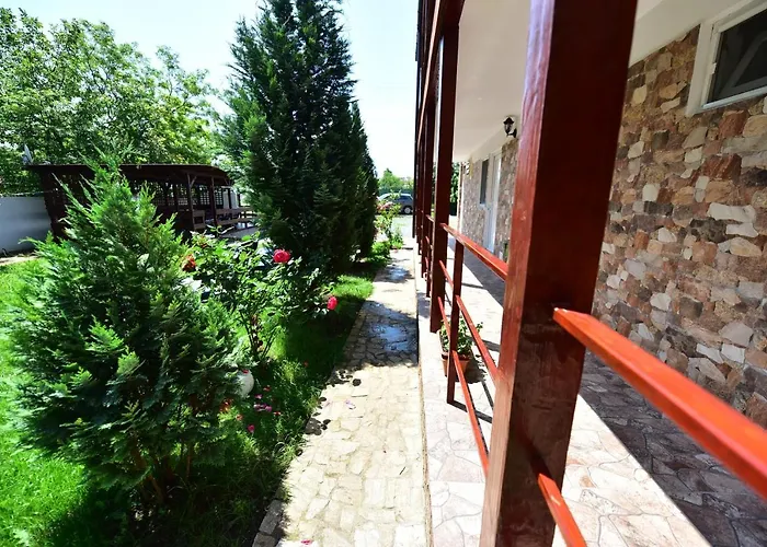 Maya Вама-Веке